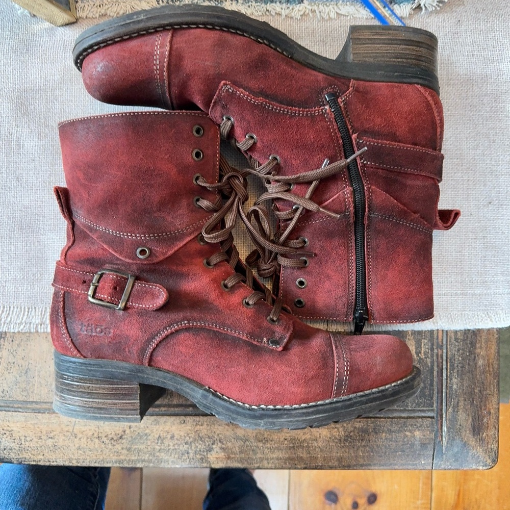 Taos Crave , Cranberry boots, great used condition.Size 10